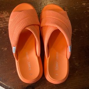 Tom’s Mallow Crossover Slides